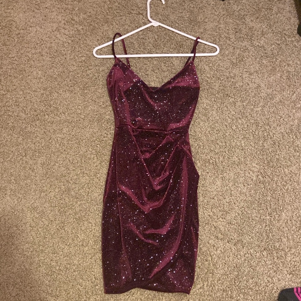 Short burgundy dress from Windsor